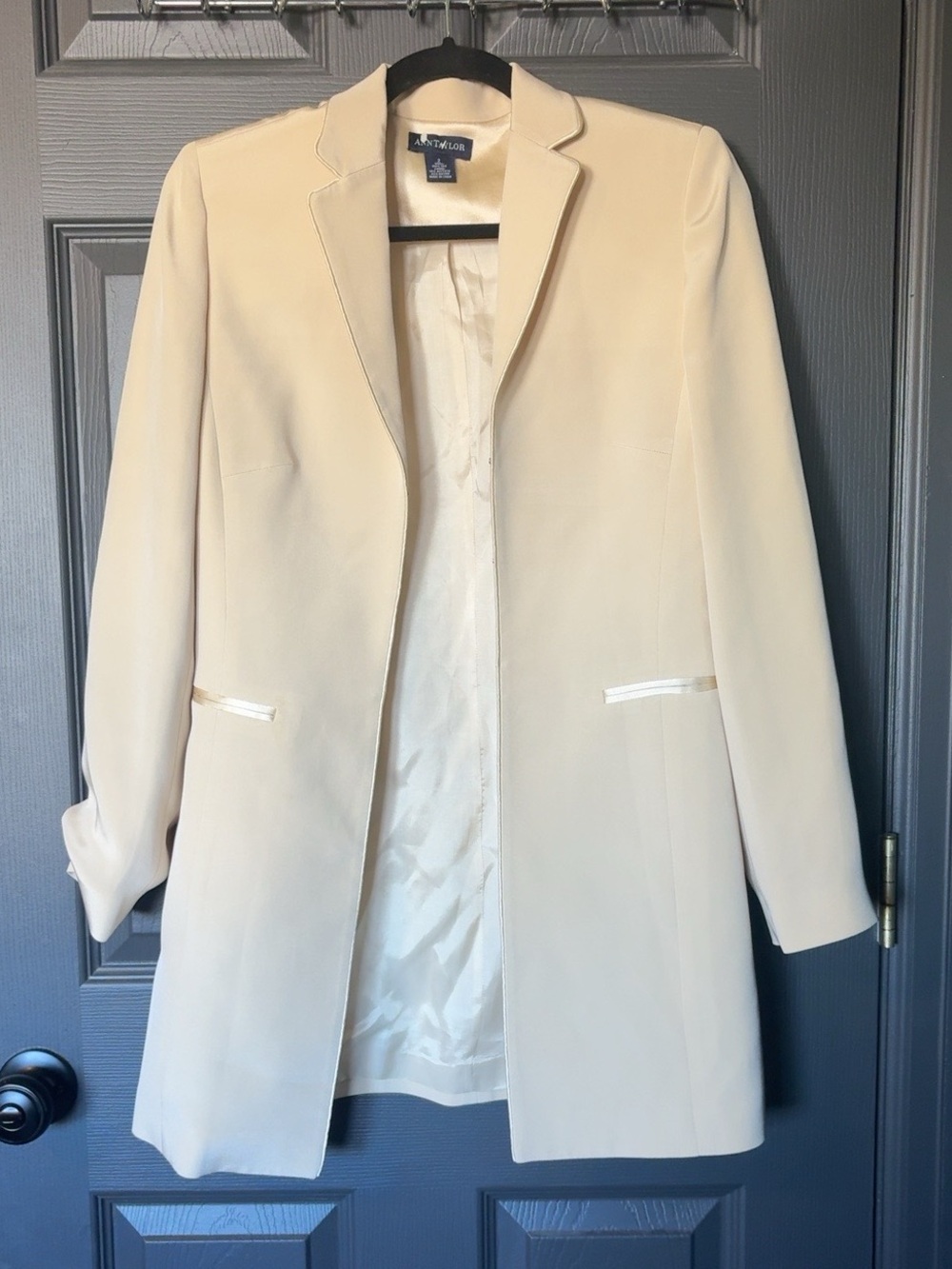 Ann Taylor 100% Silk Ivory Longline Blazer Jacket Size 2